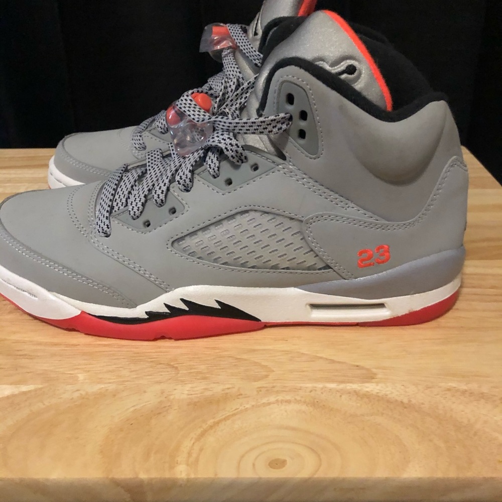 Jordan 5 Hot Lava’s(Size 6y)